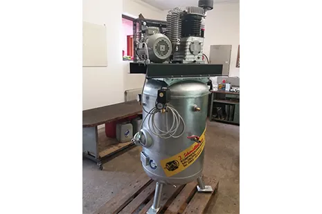 SKolbenkompressor 4KW stehend